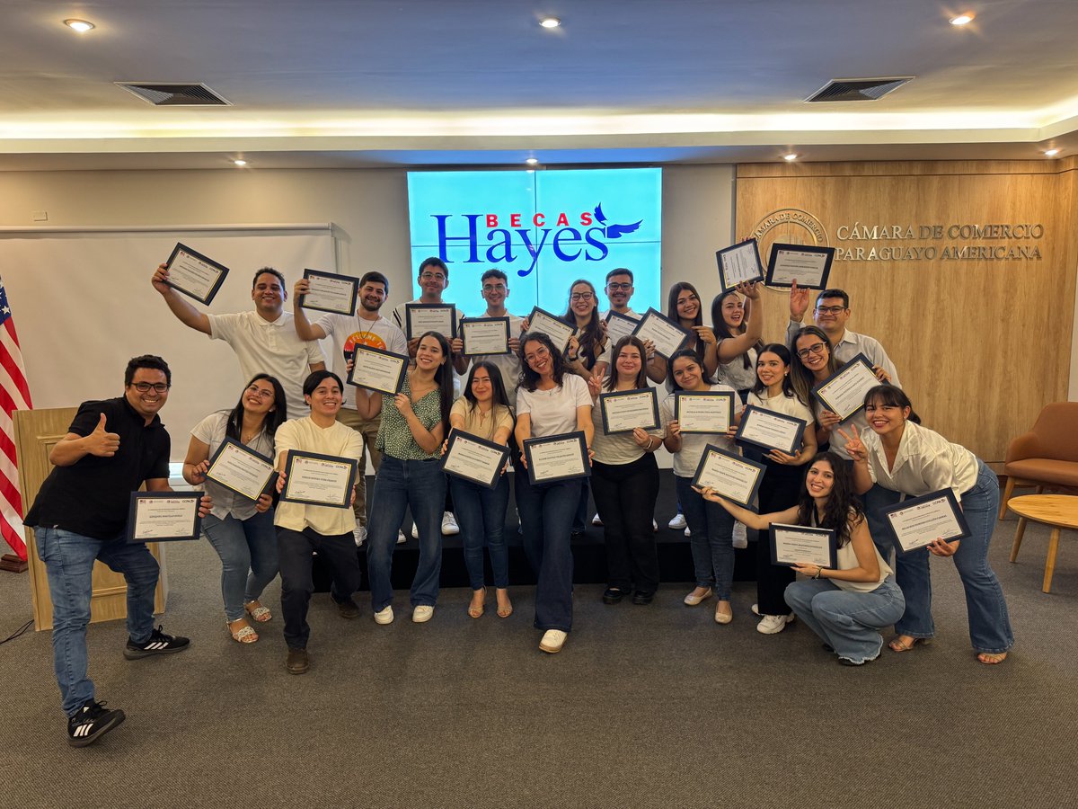 Embajada de EE.UU. (@laembajada) on Twitter photo Celebramos la graduación de una nueva generación de egresados de las <a href="/BecasHayes/">Becas Hayes</a>. Son 23 estudiantes universitarios de Alto Paraná, Caaguazú, Concepción, Itapúa, Ñeembucú y Presidente Hayes quienes completaron con éxito el programa de inglés virtual de dos años del CCPA.
Este Celebramos la graduación de una nueva generación de egresados de las <a href="/BecasHayes/">Becas Hayes</a>. Son 23 estudiantes universitarios de Alto Paraná, Caaguazú, Concepción, Itapúa, Ñeembucú y Presidente Hayes quienes completaron con éxito el programa de inglés virtual de dos años del CCPA.
Este
