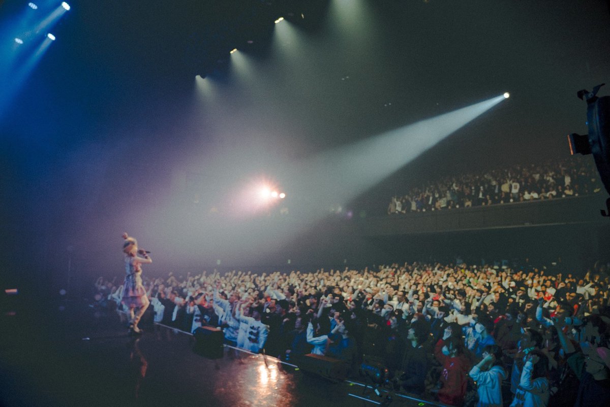 aina_BiSH's tweet photo. ハリネズミスマイルZEPP羽田
1日目ありがとうございました。
みんなで最高を更新できた気がします
明日も楽しみです。よろしくね

📷　@tya__han https://t.co/kDWhEjooAk