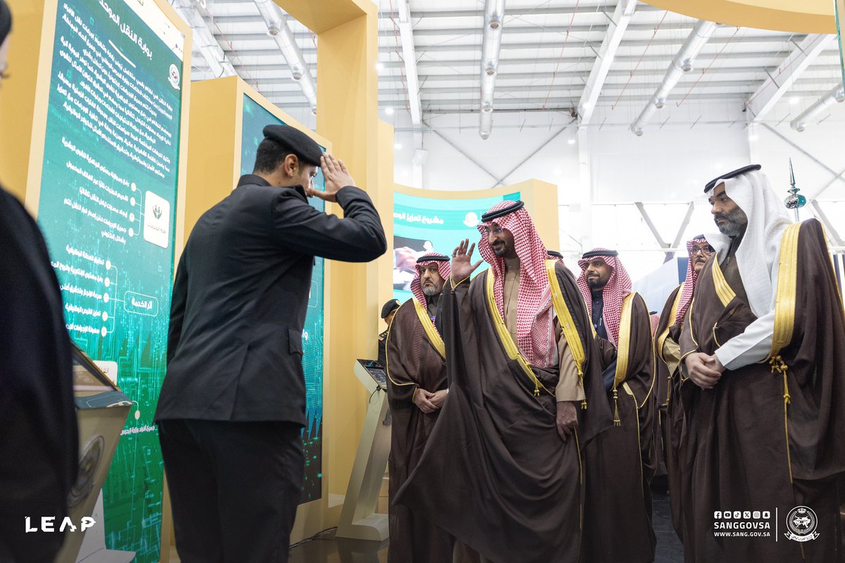 sanggovsa's tweet image. كما قام سموه بجولة في جناح #وزارة_الحرس_الوطني بمؤتمر #ليب25 ،حيث استمع إلى شرح حول أبرز المشاريع الرقمية والمبادرات التقنية التي تهدف إلى رفع كفاءة الخدمات، وتطوير البنية التقنية، ودعم مسار التحول الرقمي في مختلف قطاعات الوزارة.