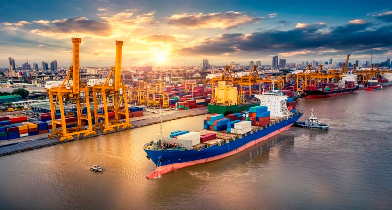 FSupervielleB's tweet image. 1️⃣ Más del 80% del comercio global se mueve por mar 🌊. Las rutas marítimas son las venas de la economía mundial, y su seguridad es clave para evitar pérdidas millonarias. Veámoslo de la mano de @ferigom69  🚢💰 #PoderMarítimo