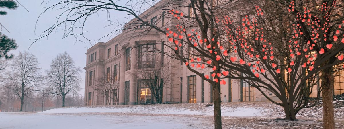 #CWRU Faculty-- Join us for a Valentine's Well-Being Celebration on Wednesday, February 12th from 4 to 6 p.m. to relax and unwind! 
Enjoy appetizers, chair massages from One to One Fitness, and activities to socialize and de-stress 💖 bit.ly/heartsRSVP