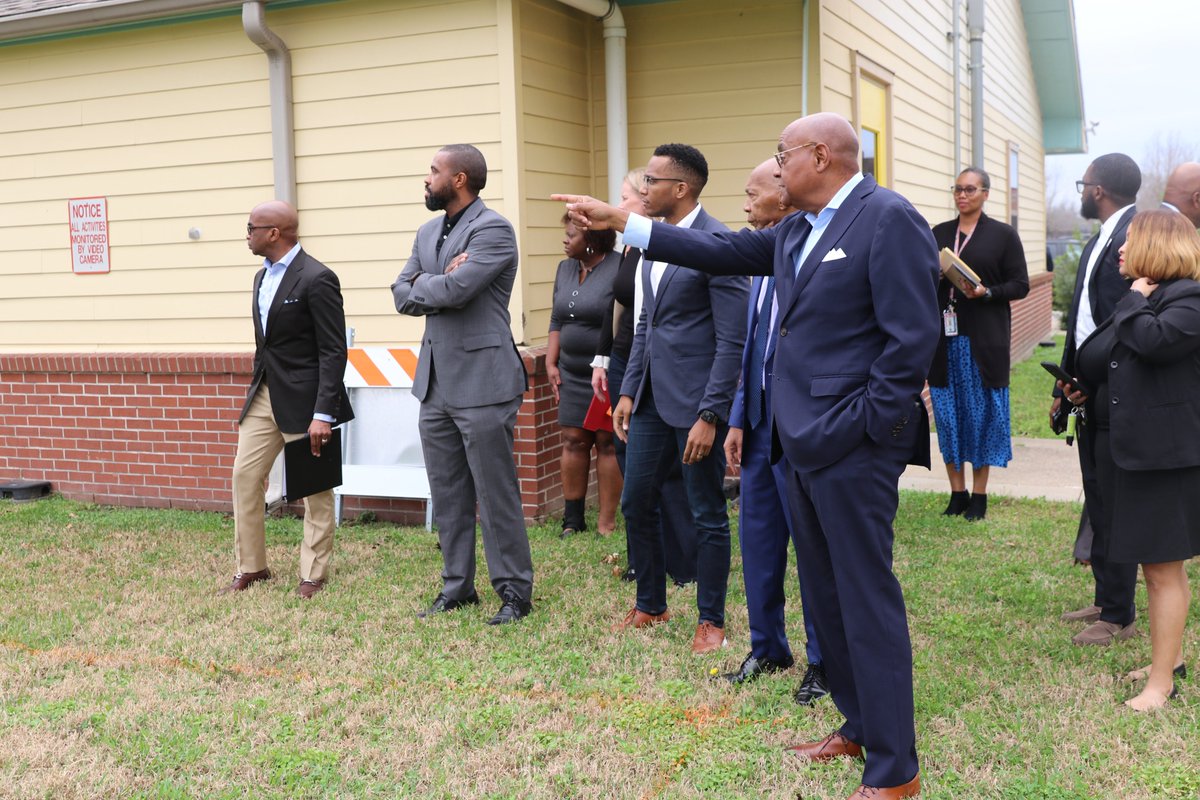 RodneyEllis's tweet photo. Today, we announced that dioxin, a dangerous carcinogen, has been detected in the soil at Hester House. According to the EPA, the levels don't pose an immediate threat. Out of an abundance of caution, we are installing fencing at the site. We will continue pressing for answers and action in the 5th Ward.