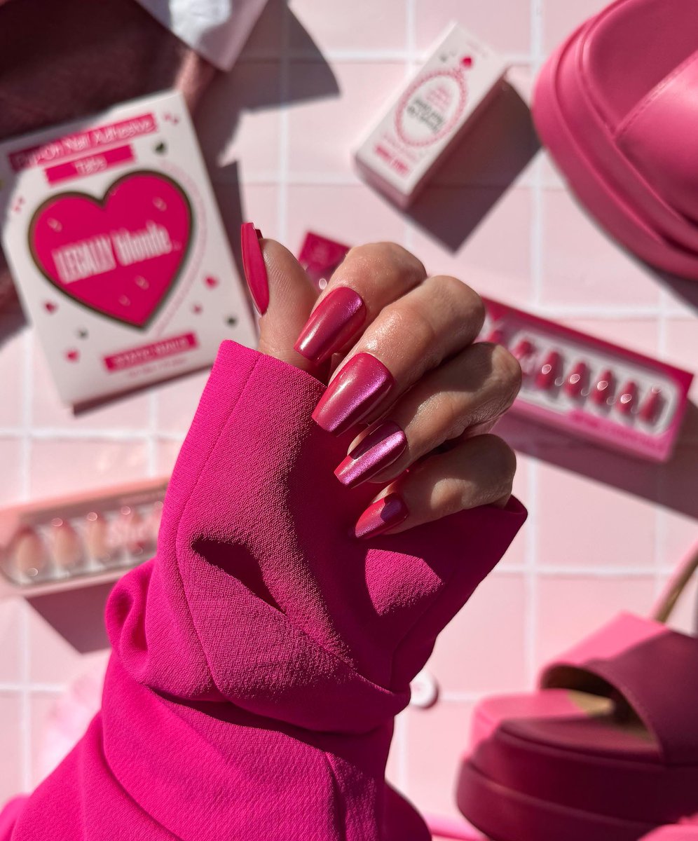 StaticNails's tweet photo. It’s giving “she wins every case.” 

Shop Lawyered from our Legally Blonde x Static Nails Collection now! 💖 https://t.co/G4oLz4uocz https://t.co/UzZAdDvoqW