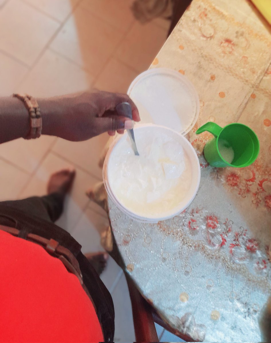 Presii224's tweet photo. LAIT DE VACHE !
La Vitamine D + le Calcium
Quand t'as des amies PEULH ♥️ ça fait vraiment plaisir.. #Guinee 🇬🇳
NB: Budget 0,01 FG #LaitDeVache 🐄 https://t.co/bfR80WgmOO