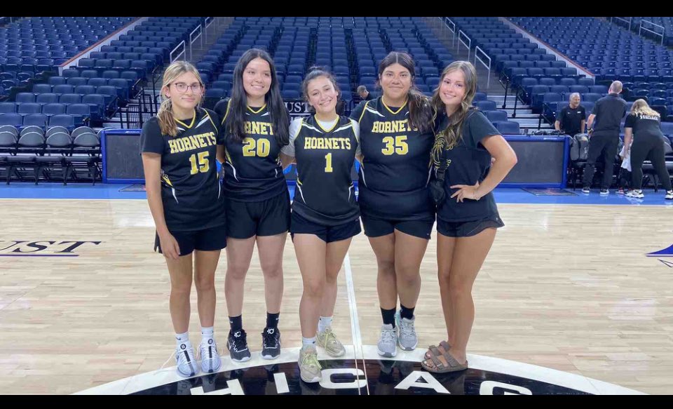 hornet_hoops_'s tweet photo. It’s Senior Night!!! Come out support our seniors as they take on North Boone at 645pm. @avapeceniak @mayra_hyde20 @AnalyseGomez @jackie_silva15 @D50Athletics @HHSHornets1 https://t.co/JIWcRNrcZv