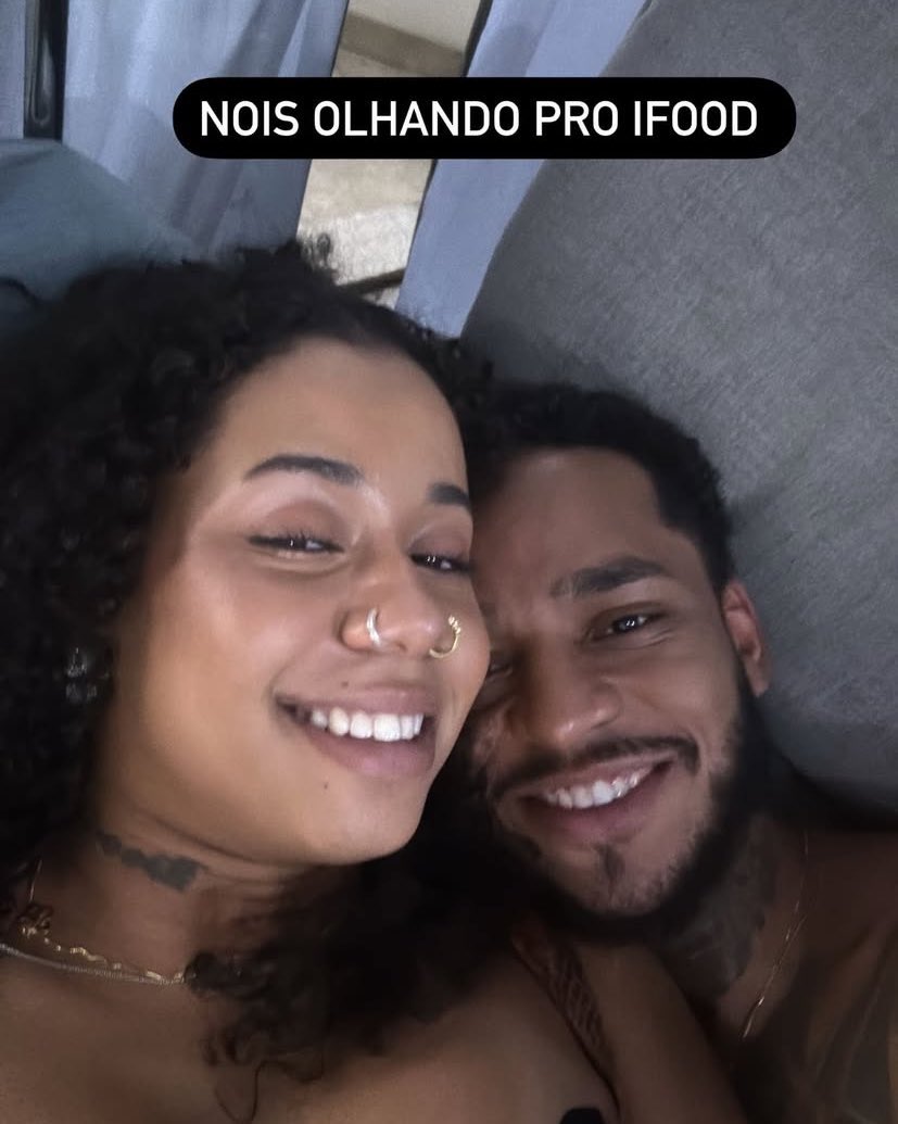 Eu e ela dps de fumar 475 baseados: