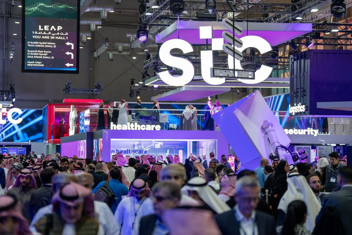 لتمكين الجهات الحكومية والشركات بمختلف أحجامها بحلول سحابية آمنة ومرنة ..

مجموعة stc تعلن رسمياً عن شراكة استراتيجية مع أمازون ويب سيرفيسز (AWS)، المزود الرائد للخدمات السحابية عالميًا، بهدف تسريع مسيرة التحول الرقمي في المملكة .. وستحصل مجموعة stc على تصنيف “شريك تكامل الأنظمة