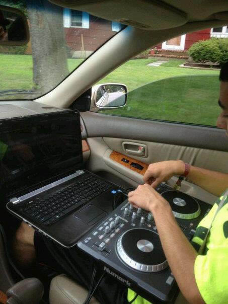 Codd_Dubz's tweet photo. DAMN I JUST FOUND THIS PICTURE 💀

10+ YEARS AGO I AINT EVEN HAVE SPEAKERS USED TO PUT THE CONTROLLER THRU THE CAR AUX TO PRACTICE SHIT 😭😭😭 https://t.co/QKmvv3X80P