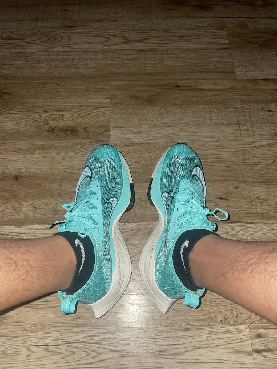 AaronAcuna1's tweet photo. From then to now, about to log my 300th mile in my favorite running shoes ever. Maybe it’s time for an upgrade, what do you think @Nike #nikerunning #alphafly #running #nike #nikerunclub https://t.co/I0qDcTVBqe