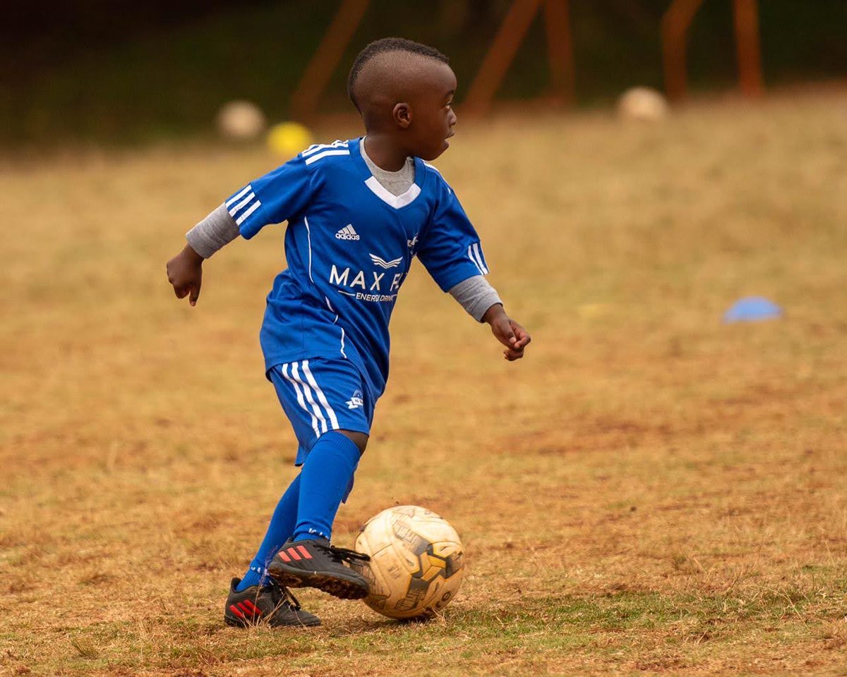 Small feet , big dreams 🤩 Every road to greatness begins with play ⚽️

#ROSports 💛💙