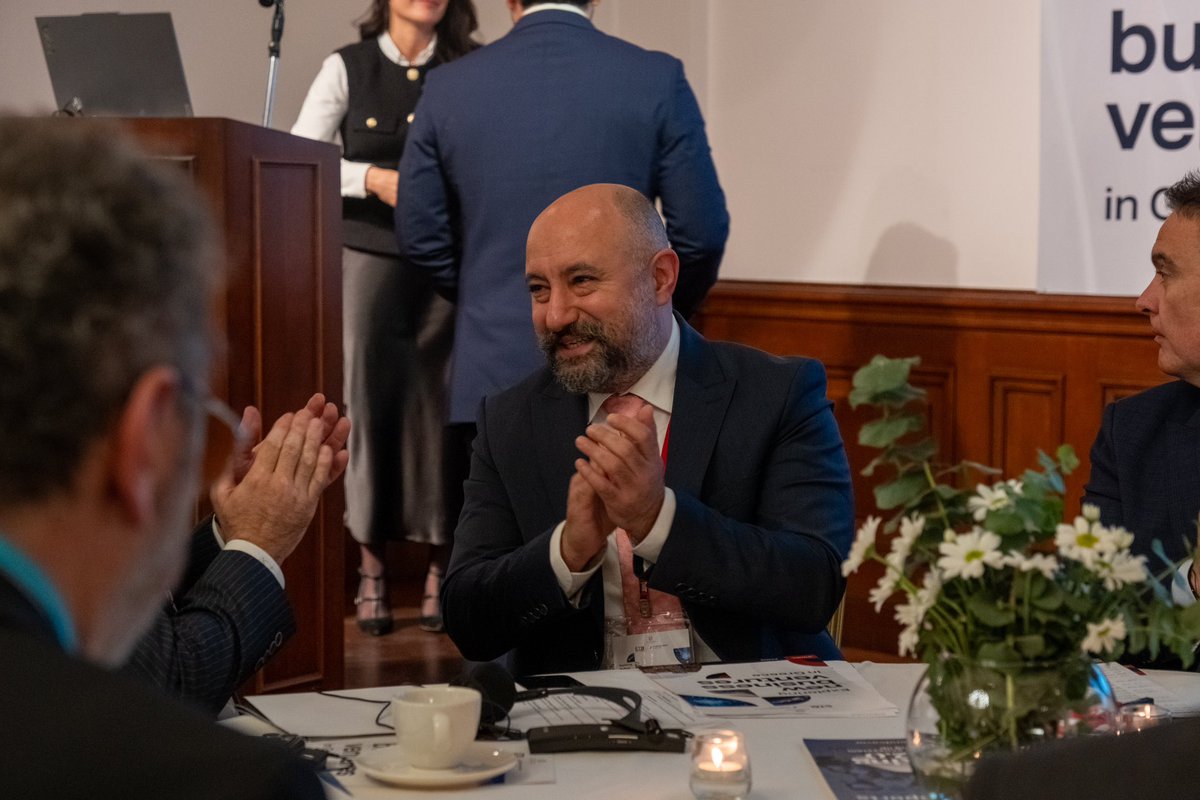 ekonomiticaret's tweet photo. 🌍 Turizm, gayrimenkul, tedarik zinciri, teknoloji, inovasyon ve döngüsel ekonomi sektörlerinde iş ve yatırım fırsatları değerlendirildi. Türkiye-Yunanistan ekonomik iş birliğini güçlendiren bu önemli etkinlikten görüntüler için takipte kalın! https://t.co/8PGPVSH8fc