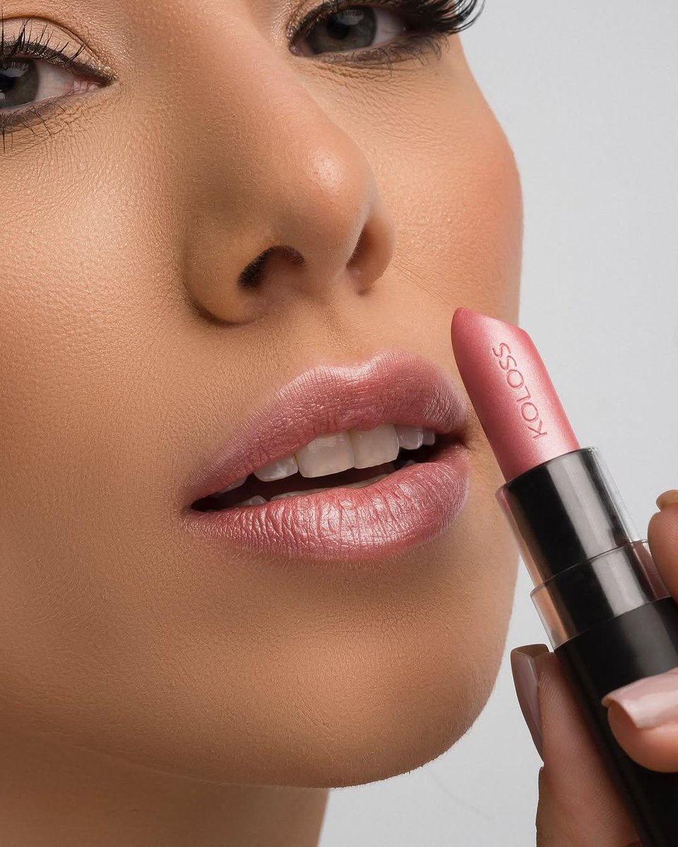 kolossmakeup's tweet photo. Você encontrou o batom rosa claro cintilante perfeito 😍 Batom 134- Via Láctea #kolossmakeup https://t.co/CGJNpiIboA