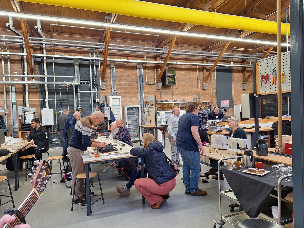 Zaterdag 1 maart gaan we weer samen repareren.
Van 9.30 tot 12.00 uur staan we weer klaar.
TechnoHub Industrieweg 2b, 3442 AE Woerden
Team Repair Cafe Woerden.