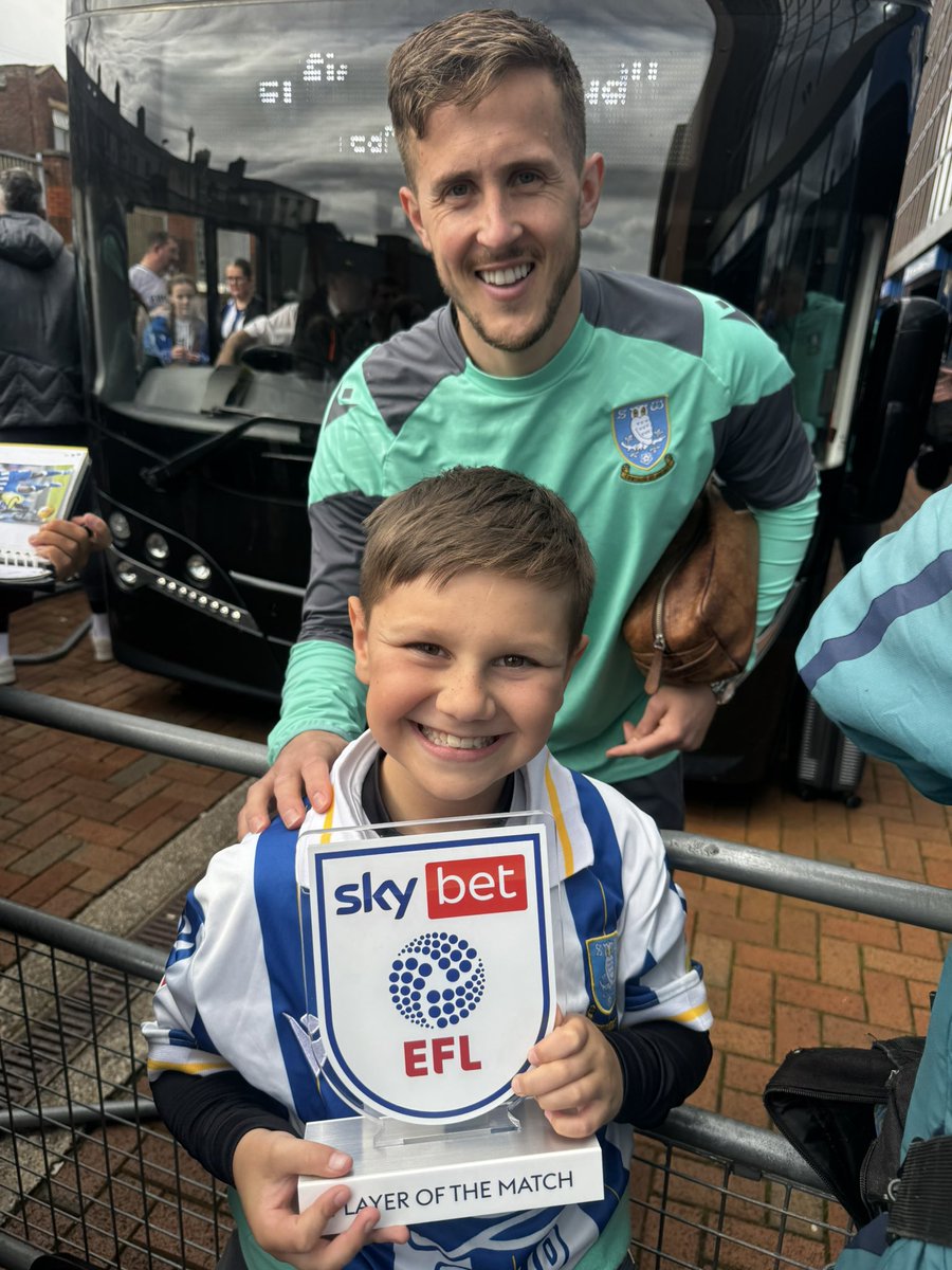 eli_ayton's tweet photo. 🎫 Tomorrow @dcfcofficial v @OUFCOfficial
Hoping for a catch up with #willvaulkes #swfc #oxfc #dcfc https://t.co/6KlXBfeSrG