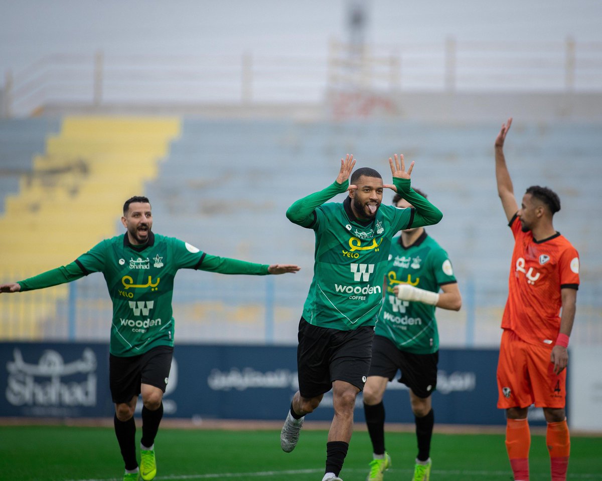 ألف مبروووك ثلاث نقاط مجدداً تُضاف إلى الرصيد .. شكراً لأبطالنا اللاعبين وللأجهزة الفنية والإدارية المباراة السادسة على التوالي بلا خسارة الوصول للنقطة 36 في الدوري.

محبي #نجمة_عنيزة شكراً لحضوركم هذا اليوم وننتظركم أيضاً يوم السبت أمام الأشقاء في نادي الجندل، بانتظاركم.