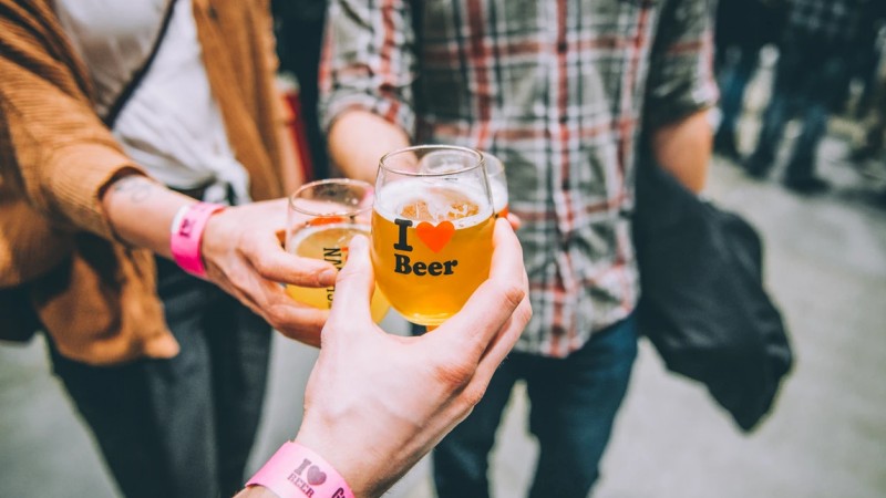 The I❤︎ BEER &amp; Taco Festival is BACK at RBC Place London on March 14-15, 2025! 🍻🌮 Enjoy craft beer, tacos, retro games &amp; 90s/2000s hits! 🎶🎮 

Don’t miss out—mark your calendar! ow.ly/uxLa50UWTu7 
#IHeartBeerFest #TacosAndBeer #iheartbeer #drinklocal