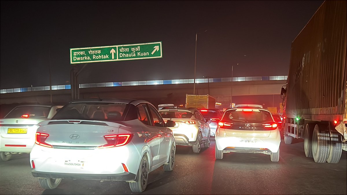 AshishBiji's tweet photo. Poor planning and design failure 
This has made delhi gurgaon a nightmare https://t.co/XMcTLRxRE0