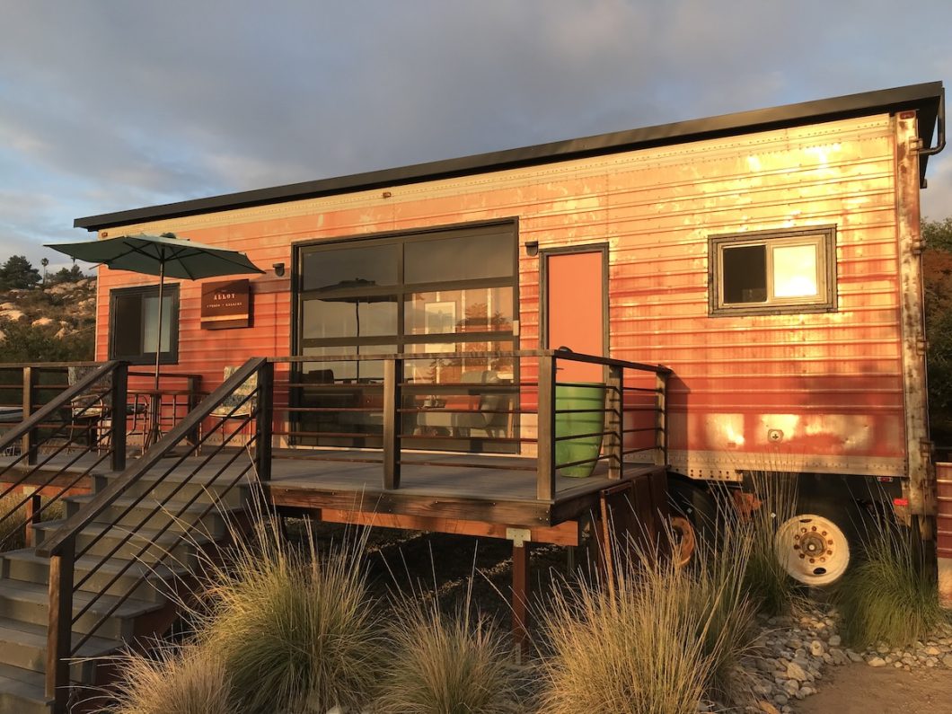 Semi Sweet
tinyhouseblog.com/tiny-house-con…