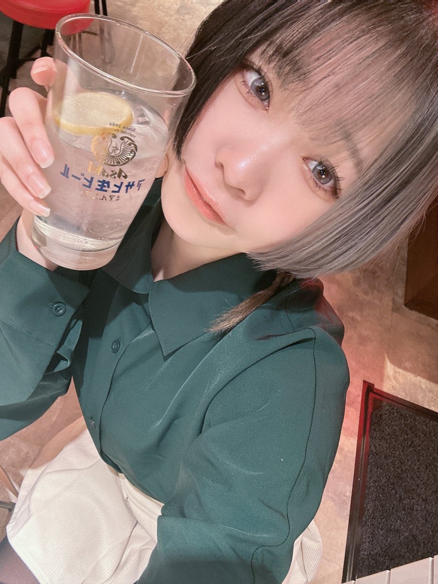 本日はオフだったので友達のいる居酒屋に1人で飲みに行きました。その数時間後、家で酒に酔って寝ていたところ扉が開く音がして玄関にあった洗濯機の中から下着を盗まれました。家に知らない人が入って来ているにも関わらず「誰？」と声を掛ける強メンタル泥酔セキュリティガバアイドルはこちらです。