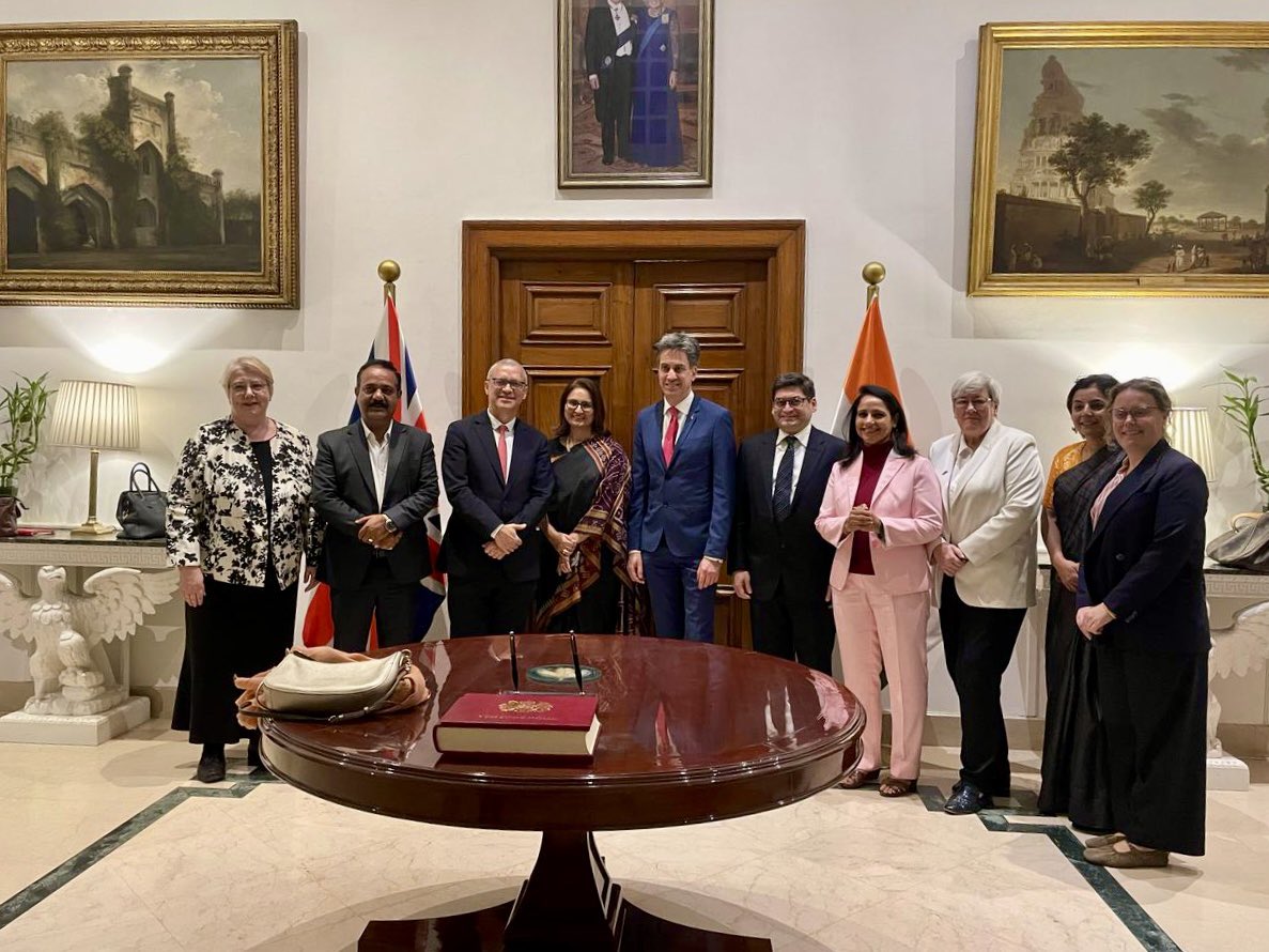 Sandkash09's tweet photo. Delighted to meet Mr. Ed Miliband,  Secretary of State for Energy Security and Net Zero, United Kingdom at a dinner event hosted by British High Commissioner H.E. Lindy Cameron. https://t.co/kkjTOLdLL0