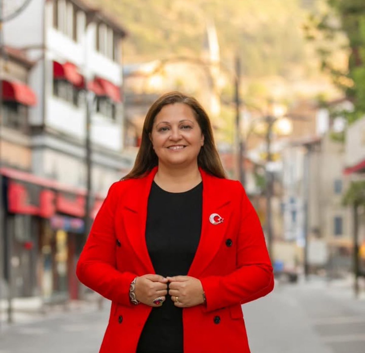 Bakanlarınız Vekilleriniz Odalarınız Lobileriniz Trol Ordularınız Yandaş Medyalarınız Kısacası Alayınız Gelse YIKAMAZSINIZ !!!

#topukluefe
#burcuköksal