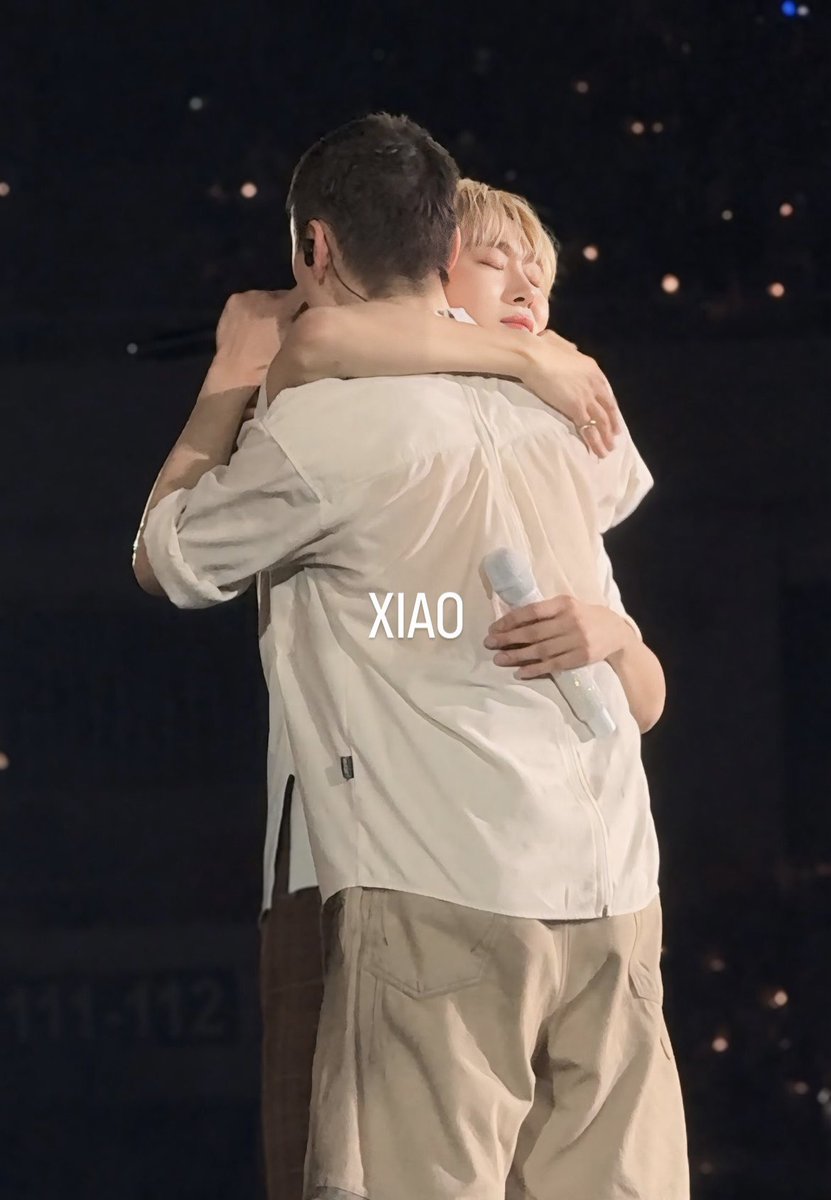 jigglykwan's tweet image. seungkwan’s hugs look like they could heal your soul