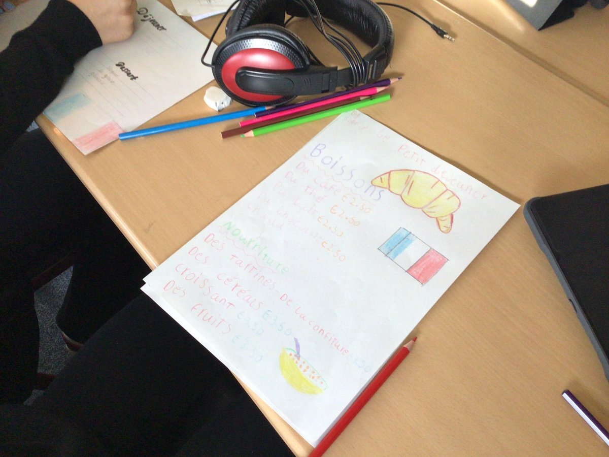 S2 French making their menus for their role play next week! 👏🏼🇫🇷👩🏻‍🍳