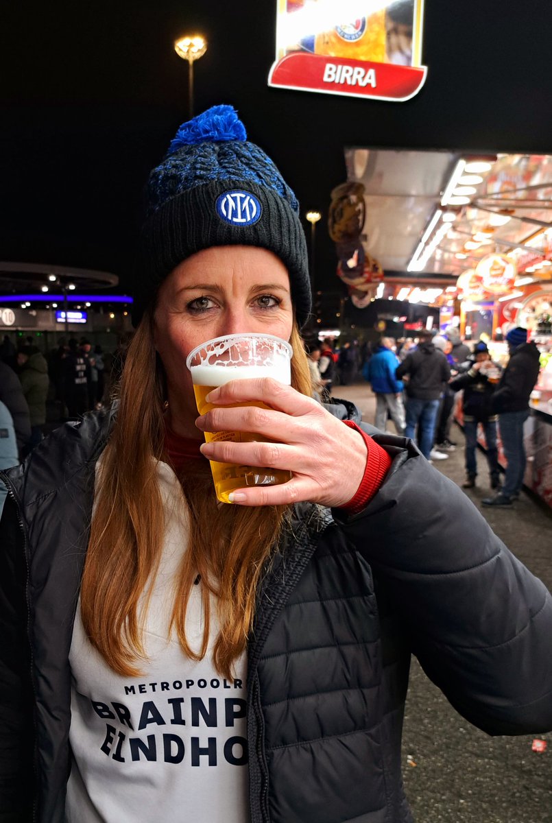 suu_super's tweet photo. We zijn binnen!🤩 Proost!🍻
#InterFiorentina #SerieA #INTFIO #Inter #Fiorentina https://t.co/V9DsYaxC39