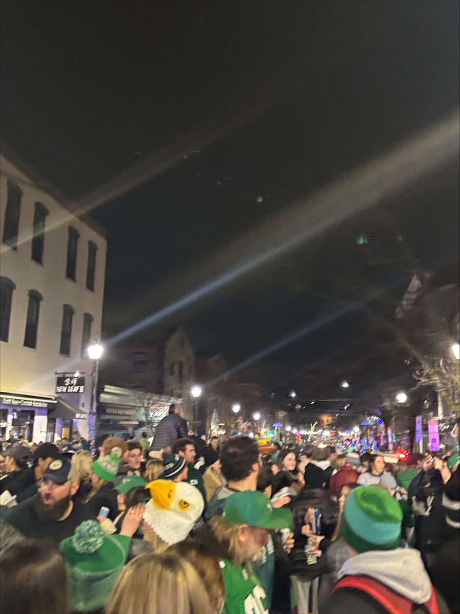 CASAofPhilly's tweet photo. Thank you everyone who participated in our #Superbowl📷 Squares Fundraiser! With your support, we can continue to support over 110 volunteers. An email with the winners has been sent out!  #Eagles #fundraiser https://t.co/XOKzl8ZSfd
