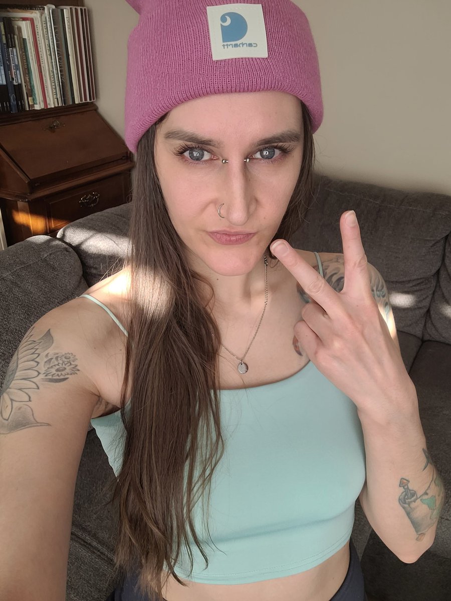 nyla_saur's tweet image. Sick with tonsillitis AGAIN but live rn for some 2v8. #deadbydaylightsurvivormain