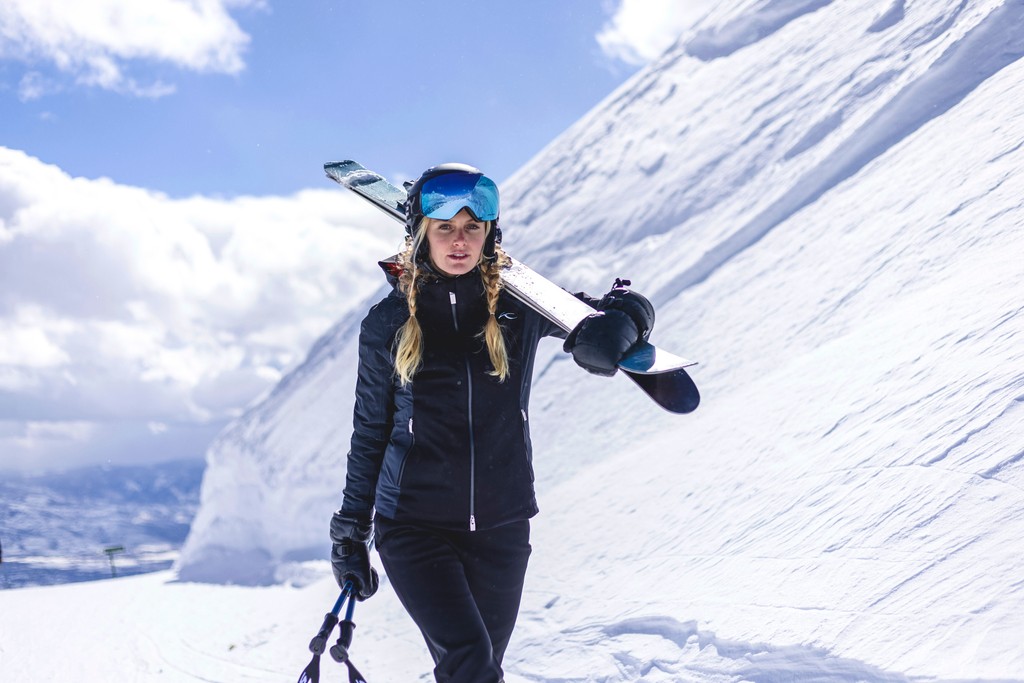 When the mountain demands versatility, the Solstice delivers. 

Technical, stylish, and designed to keep you comfortable from the summit to après.⁠

#KJUSBeyondAbove #KJUSSki #SkiEssentials