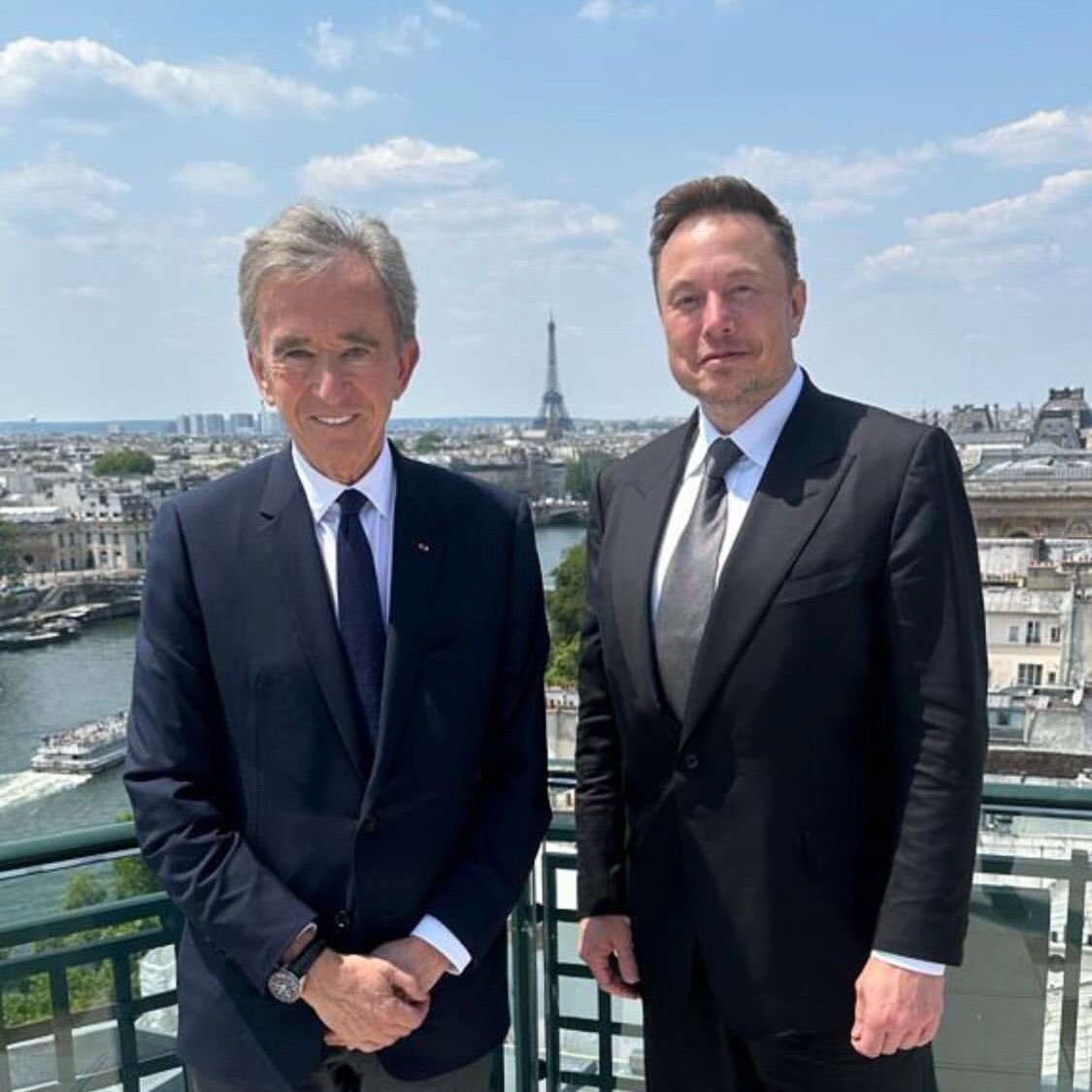 One of the Richests Billionaires on earth is Bernard Arnault

Crown Agent Bernard Arnault owns Louis Vuitton and many more companies 

Bernard Arnault is a Bonaparte Knight of the Legion of Honor and a Knight of the British Empire
worldcrimesyndicate.blogspot.com/2020/03/bonapa…