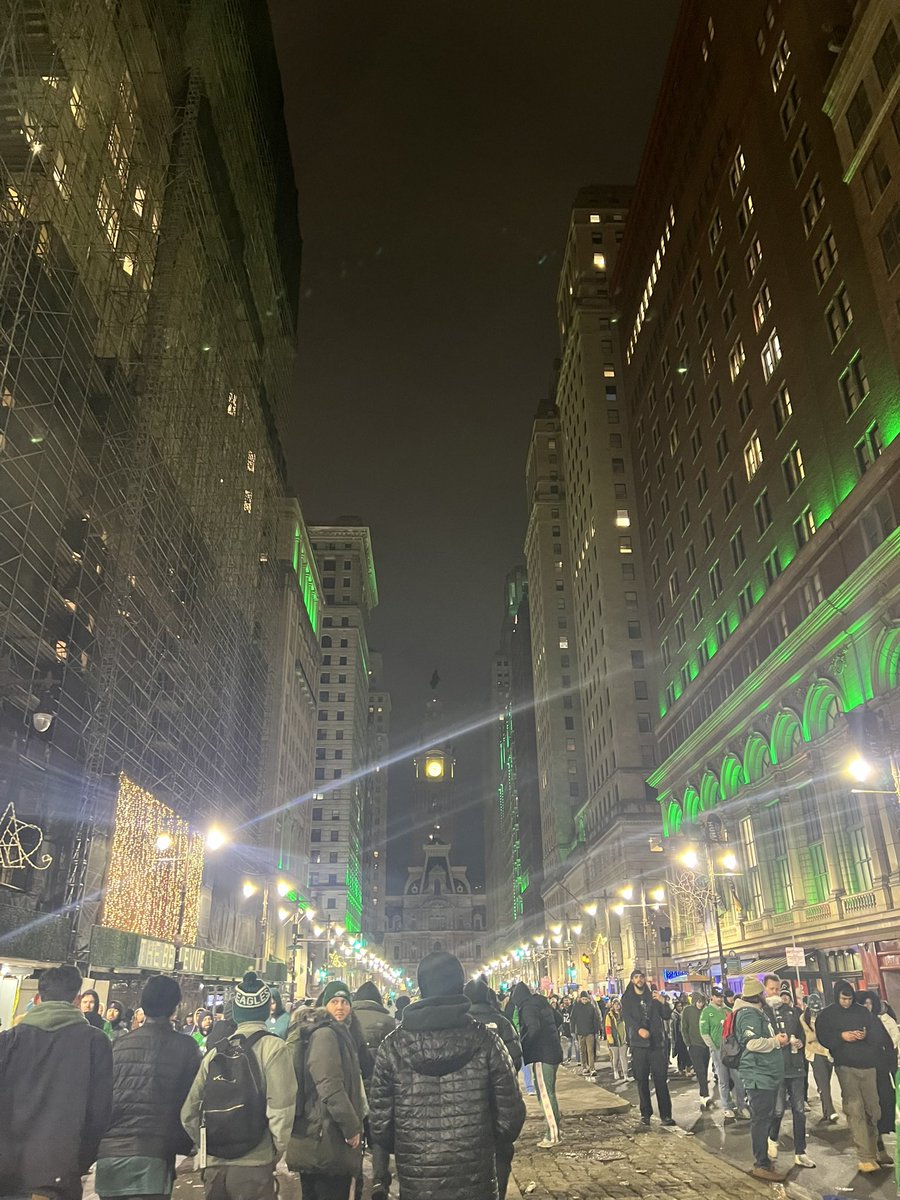 meghancos's tweet photo. GO BIRDS🦅 https://t.co/eL7zehcgaV