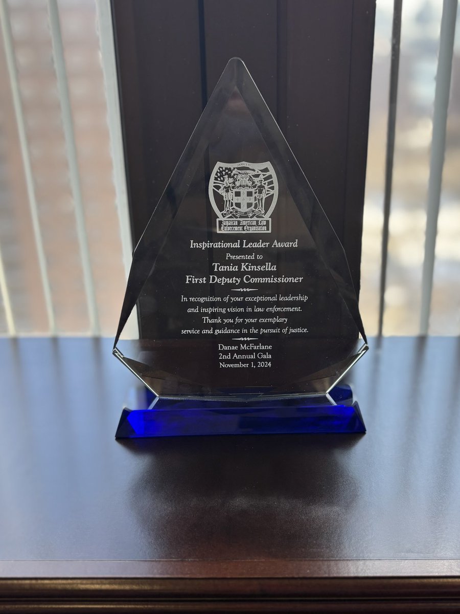 It was a great honor to meet with the Jamaican American Law Enforcement Organization (JAMLEO) today, where I was privileged to be awarded the "Inspirational Leader Award." This recognition inspires me to continue striving for excellence and making a positive impact within our