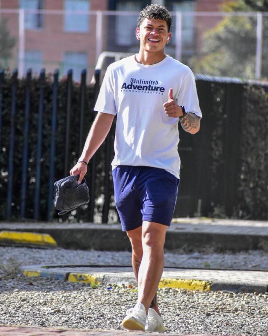 Ufaklığı koy Kanatta orta kessin aq