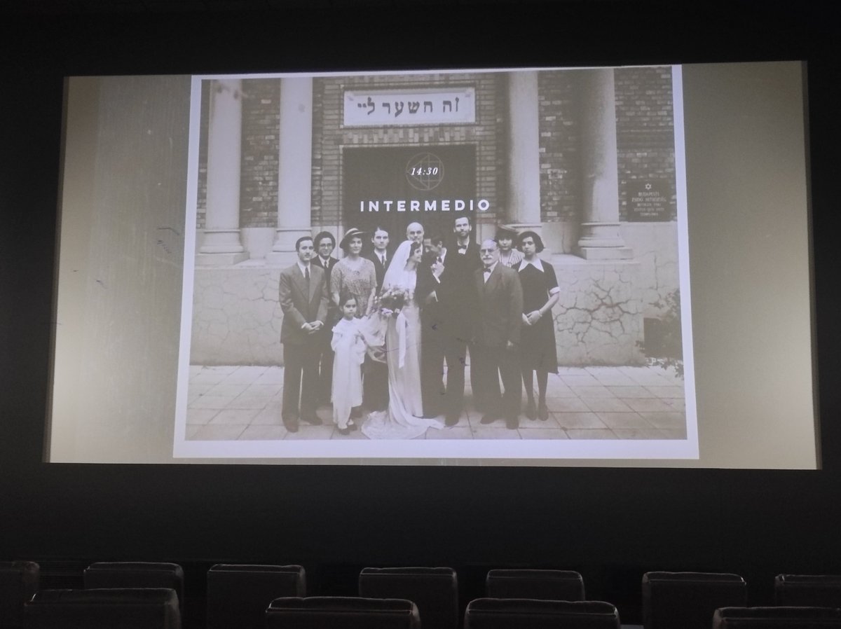 Ya que debe de estar de moda subir esta Foto,por mi Timeline de estos días,yo también fui a ver The Brutalist... Definitivamente no soy el  público objetivo de esta Peli...Y no,no me gusta Adrien Brody...Demi Moore en una mirada se lo comería...