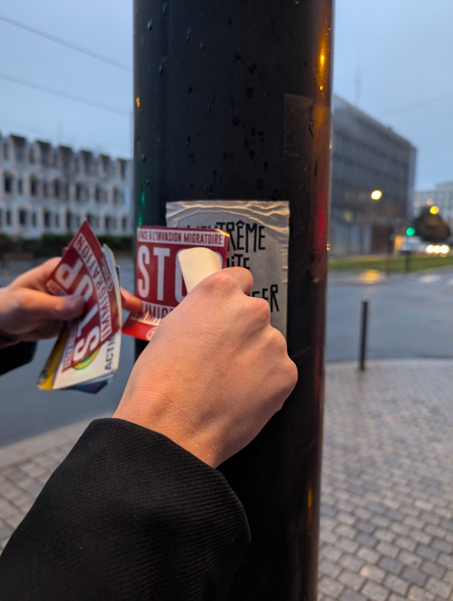 🔵 Ce 10 février nos militants se sont organisés pour un stickage dans les rues du Havre afin de propager nos idées.

⚜️ Patriote havrais, rejoins-nous !