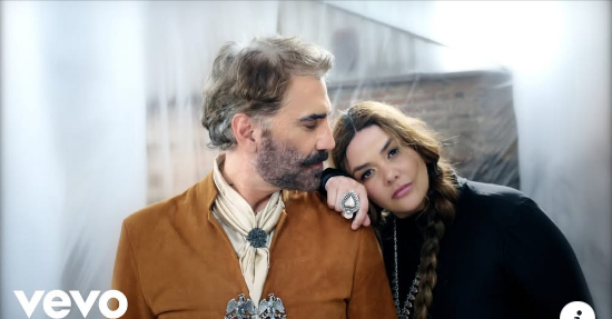 MixupTeam's tweet photo. ¿Qué les pareció "Un Bendito Día" de @yuritaflowers con @alexoficial? 😍
https://t.co/3MEA23CEge https://t.co/daJsTy2Icn