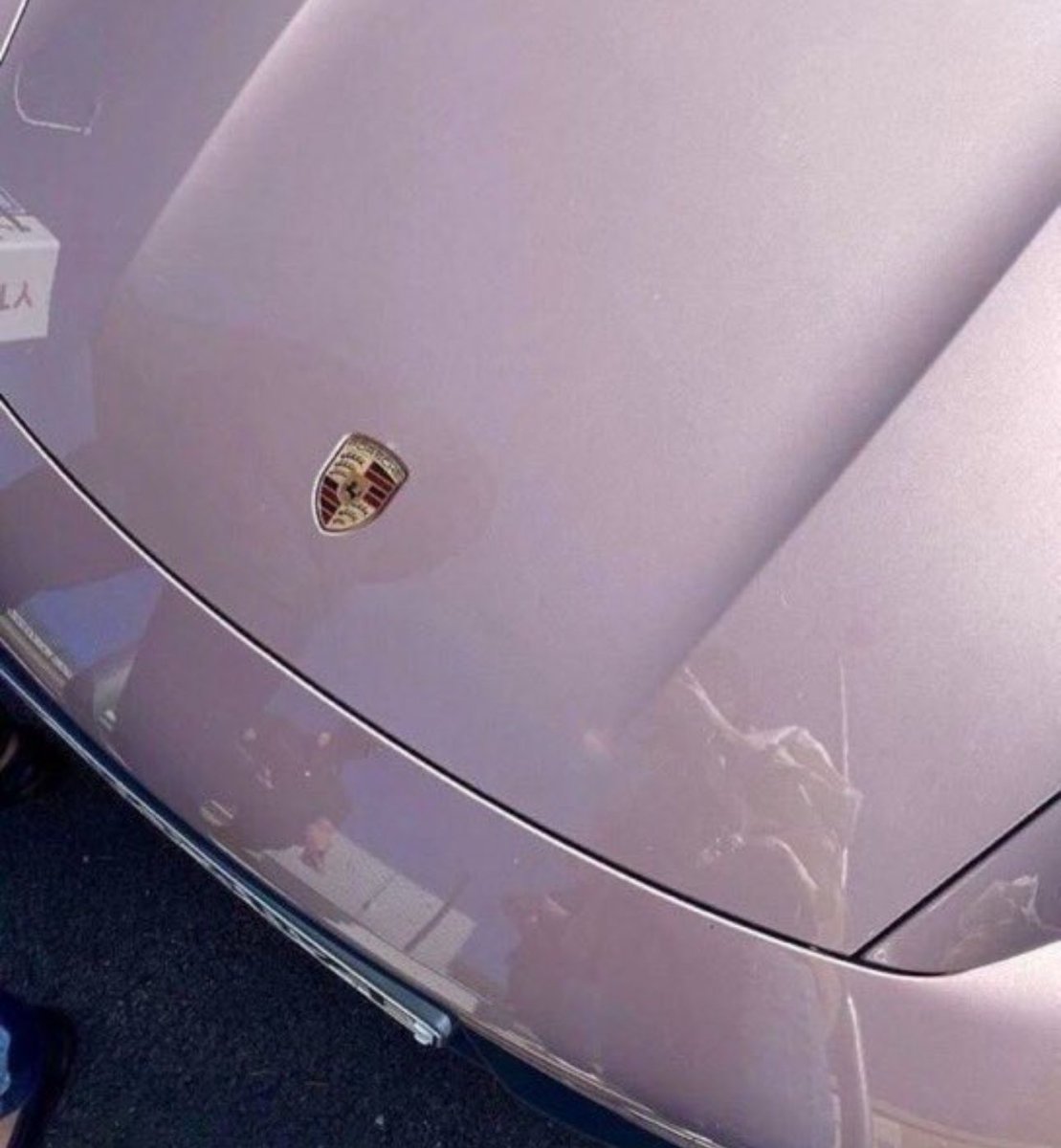 i3Moment's tweet photo. Pink porsche https://t.co/5OLBtczxHx