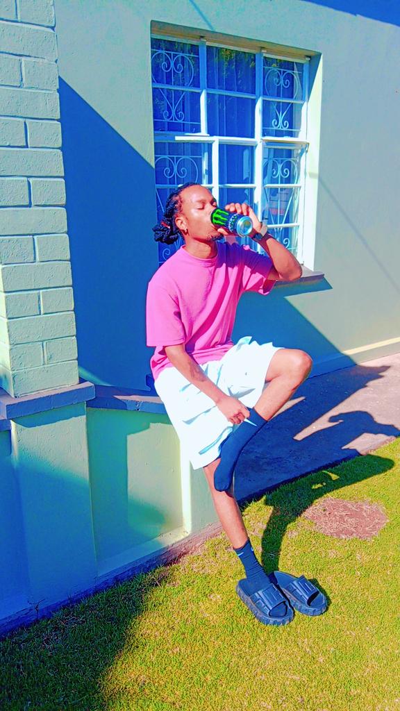 ChrisMelo_Real's tweet photo. @MonsterEnergy 💚🖤 cold me down on this heat 🤒

@virginmusic_sa @AudaciRecords @ChrisEcxel102 @ellebsings @HeavykDrumboss @blxckie___ @GabbyRose_Music @ilove_amapiano

#wena #Musicloading #yanos https://t.co/QHvzWtpiZK