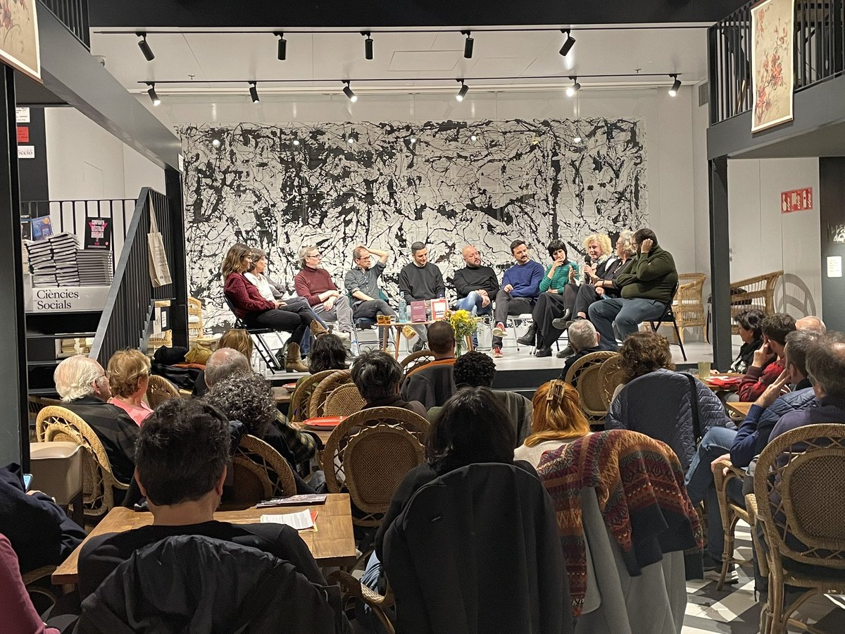 Laura Serra Solà (@la1raserra) on Twitter photo Quina patxoca, aquest vespre, la llibreria <a href="/OnaLlibres/">Ona Llibres</a> amb la plana major de la dramatúrgia catalana presentant teatre escrit. Si hi ha res millor que el teatre és parlar de teatre! <a href="/Entreacte_/">Entreacte</a> <a href="/Comanegra/">Editorial Comanegra</a> Quina patxoca, aquest vespre, la llibreria <a href="/OnaLlibres/">Ona Llibres</a> amb la plana major de la dramatúrgia catalana presentant teatre escrit. Si hi ha res millor que el teatre és parlar de teatre! <a href="/Entreacte_/">Entreacte</a> <a href="/Comanegra/">Editorial Comanegra</a>