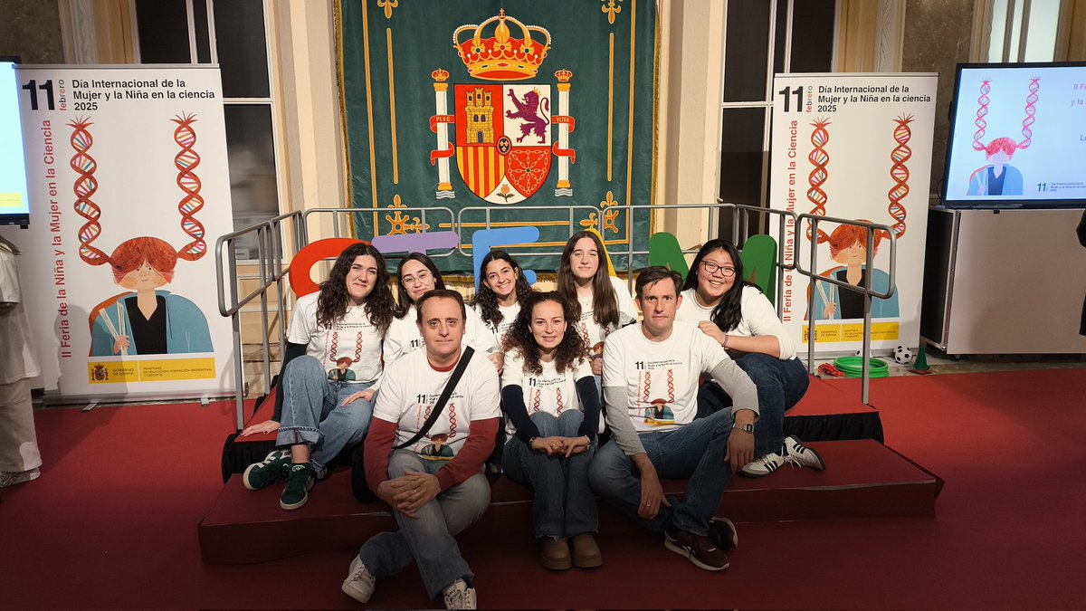 a_b_y_m's tweet photo. @Consaburum en la II Feria de la Niña y la Mujer en la Ciencia con el proyecto "Sismógrafo escolar", para celebrar el 11 de febrero 👩🏻‍🔬🧑🏻‍💻💜 en el Ministerio de Educación 📚 con la ministra Pilar Alegría y el presidente del gobierno.
#11Febrero
#Scientix #consaburumatopedesteam https://t.co/EN8FHo2xbK