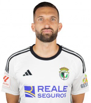 fr13_fran's tweet photo. Hablemos de Grego:
- Cara de narcotraficante gallego
- Defensa duro y solvente 
- Es central y lleva el “8” 
- El recoge pelotas le odia (el despeje más suave le hace ir a por el balón hasta el museo de la evolución)

Carisma y honor. Te echaba de menos @gregosierrapz 🖤🤍 https://t.co/o2mSGOAjMp