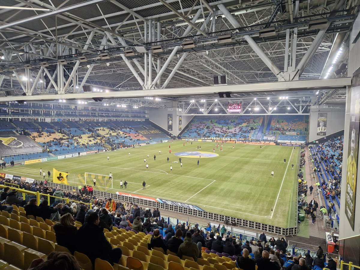 ⚽️ 🇳🇱 🦅 <a href="/MijnVitesse/">Vitesse</a> 🆚️ <a href="/FC_Emmen/">FC Emmen</a> in de <a href="/1e_Divisie/">Keuken Kampioen Divisie</a> 

🏟 'Montagsspiel' 🤮 in <a href="/GelreDome/">GelreDome</a>

#groundhopping #groundspotting #footballgrounds #footballculture #Vitesse #Arnhem #FCEmmen #Emmen #VITemm