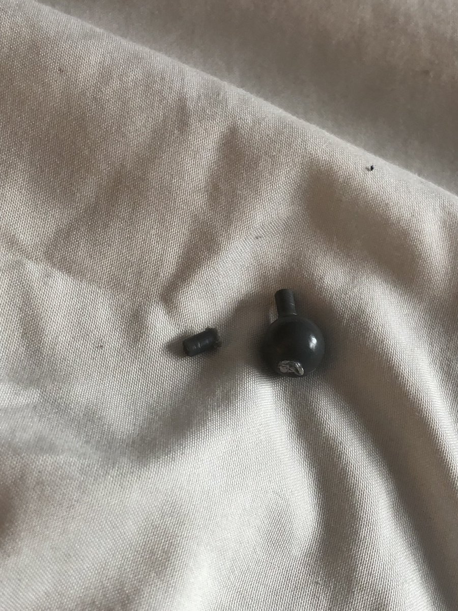 XGluonBackup's tweet photo. Hey, uh, @Daibadi? I very recently bought myself a Mel off @mandarake, and her right knee joint broke on account of being too tight. I attempted multiple times to fix it, but to no avail. Is there any way I can obtain a replacement right knee joint? https://t.co/8bzUs7qlKF