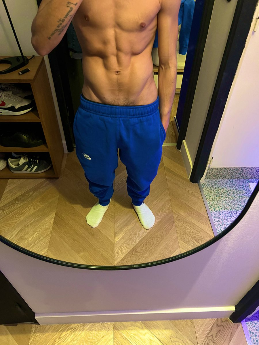 Come take off my tracksuit 😈