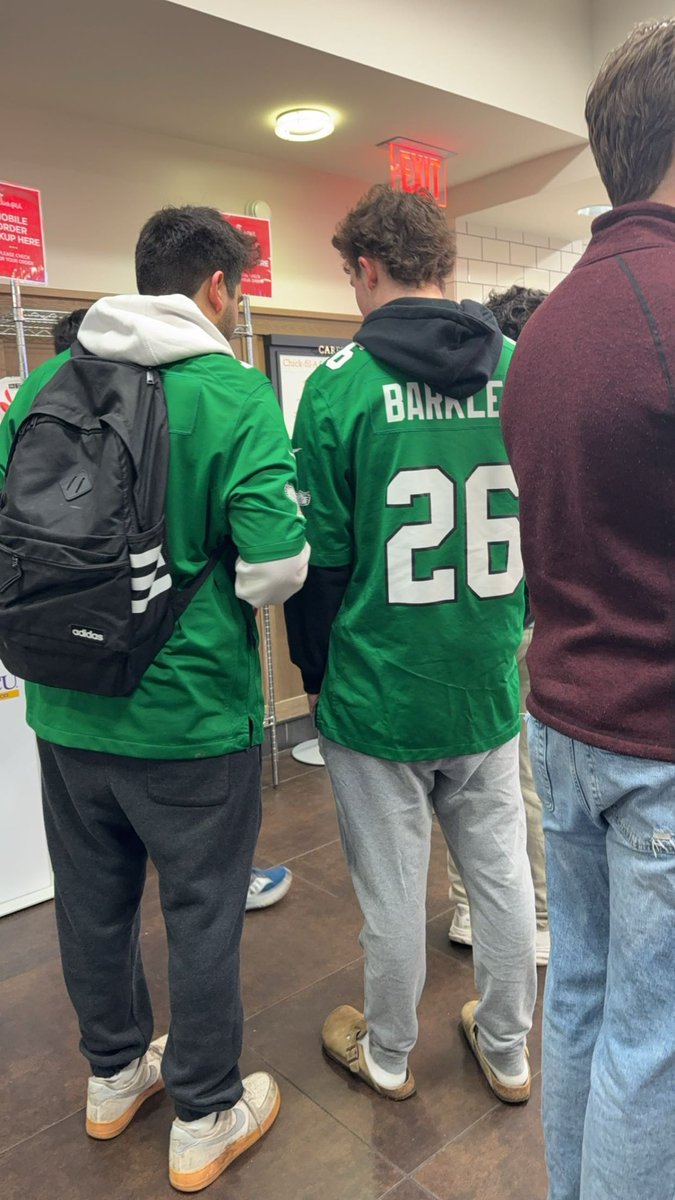 TopShottaaMo's tweet image. “Yo what if we wore our matching eagles jerseys to class tomorrow” #explode