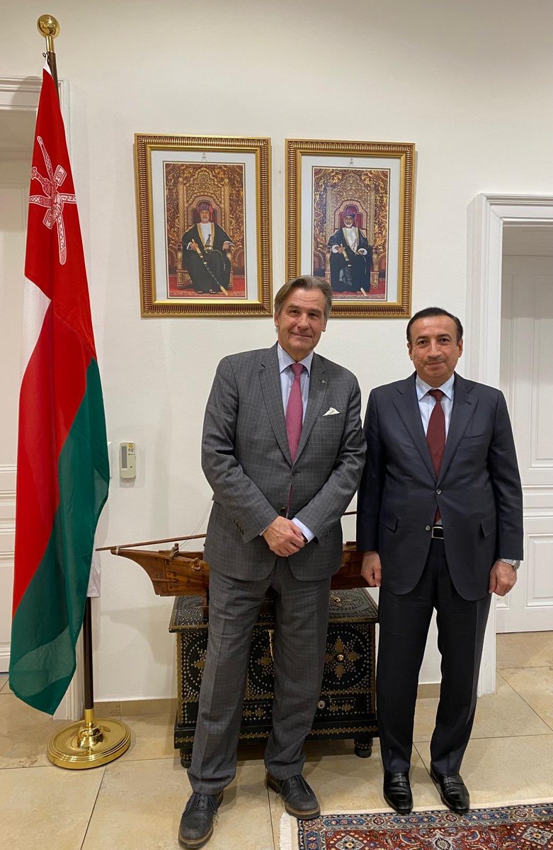 استقبل سعادة يوسف بن أحمد الجابري سفير سلطنة عُمان لدى جمهورية النمسا، المستر جوزيف فوسيم الرئيس التنفيذي لنادي الدبلوماسية والإقتصاد النمساوي، حيث جرى بحث سبل التعاون في مجال الدبلوماسية الإقتصادية.