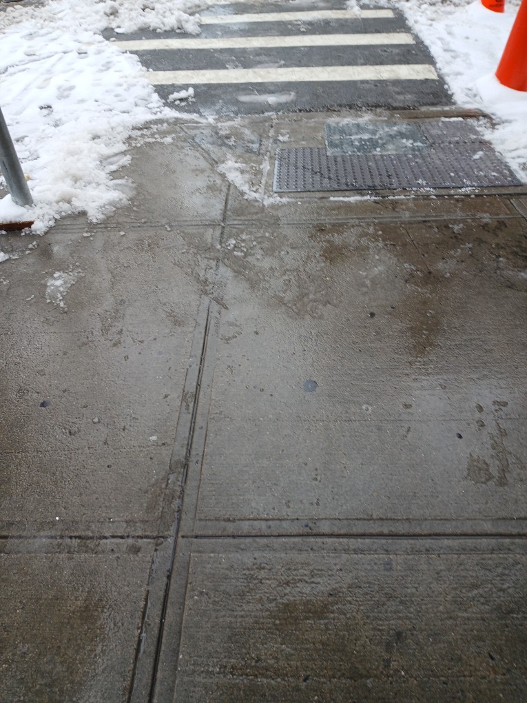 aceprogramsny's tweet photo. Our ACE crews are on the ground, keeping NYC’s streets clear and safe this winter on #SecondAve!❄️  Thanks to their dedication, sidewalks stay accessible, and our communities thrive. Thank you Council Member @KeithPowersNYC  for supporting our work! #midtowneast #district4 #nyc https://t.co/7dRhMaZGBQ