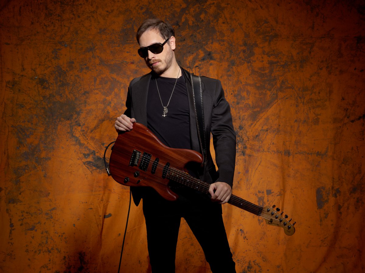 Honored to work with the legend that is Larry DiMarzio   and his amazing team! <a href="/DiMarzioInc/">DiMarzio</a>